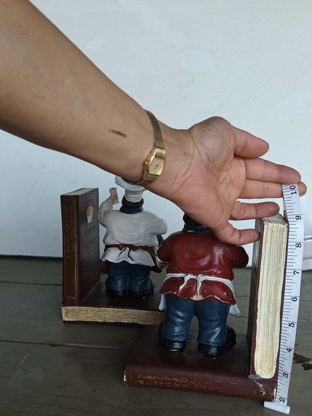 Chef Figurine Bookends - Red and White Kitchen Decor - Picture 3 of 4